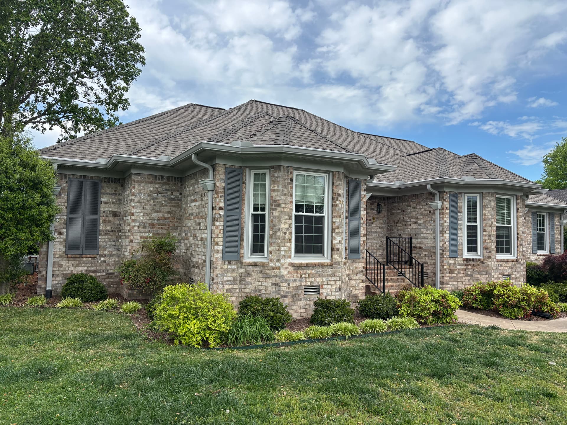 Gallery photos for 500 Feet of Seamless Gutters with Micro Mesh Guards in Murfreesboro: Image #3