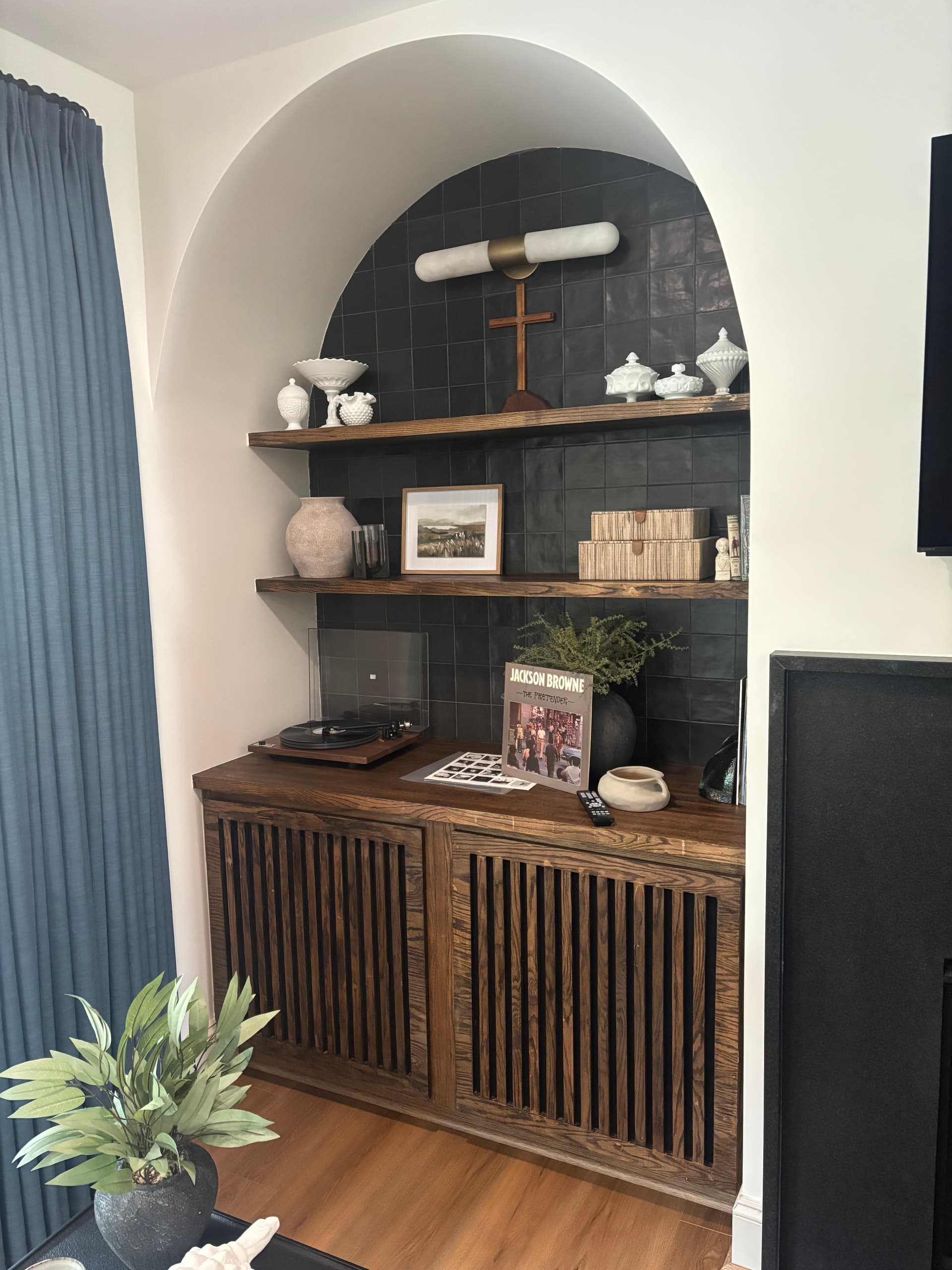 Gallery photos for Custom Built-In Arched Niches That Completely Changed a Living Room: Image #1