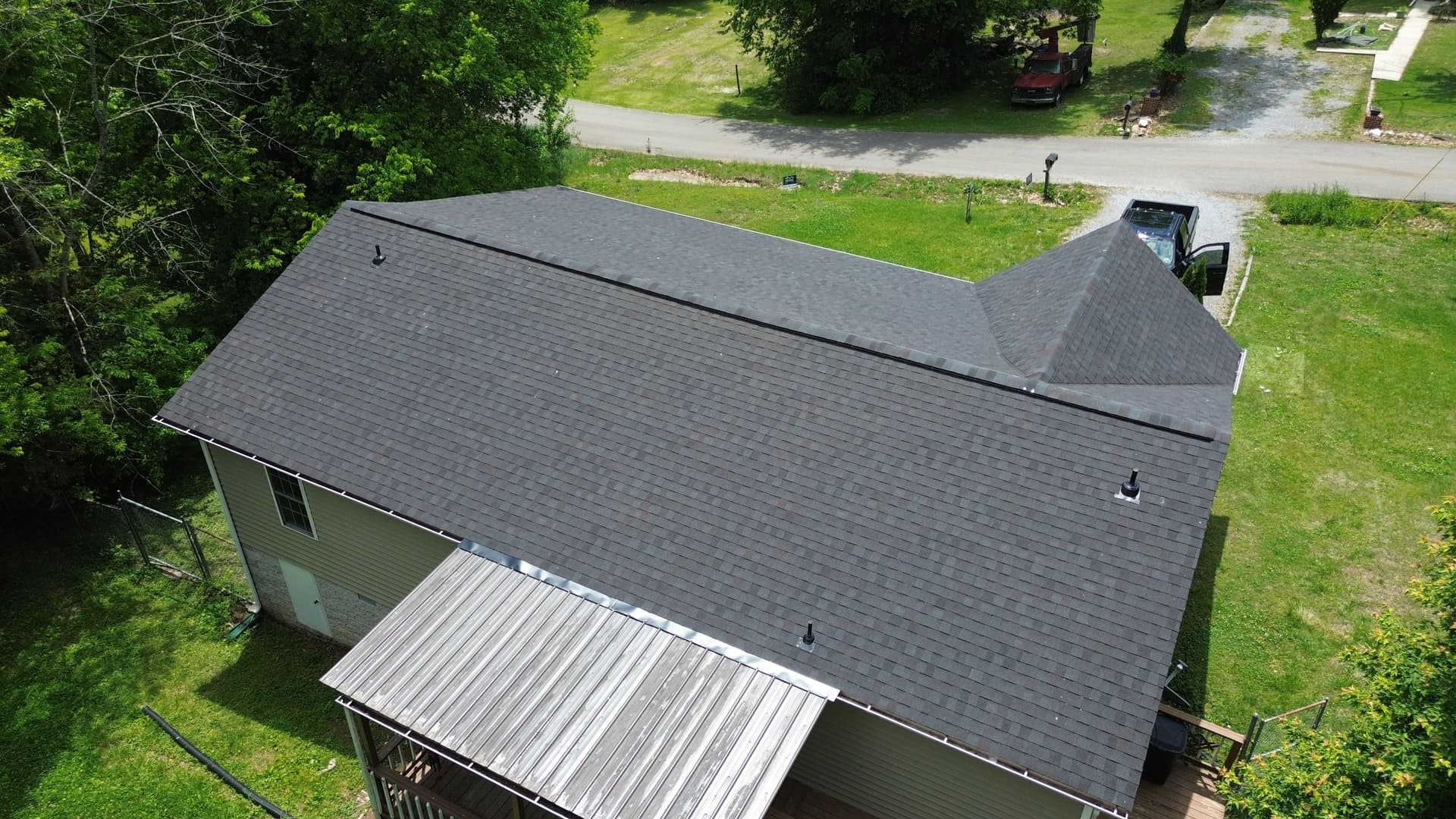 Gallery photos for Woodbury TN Roof Replacement with Tamko Titan XT Black Walnut Shingles: Image #2