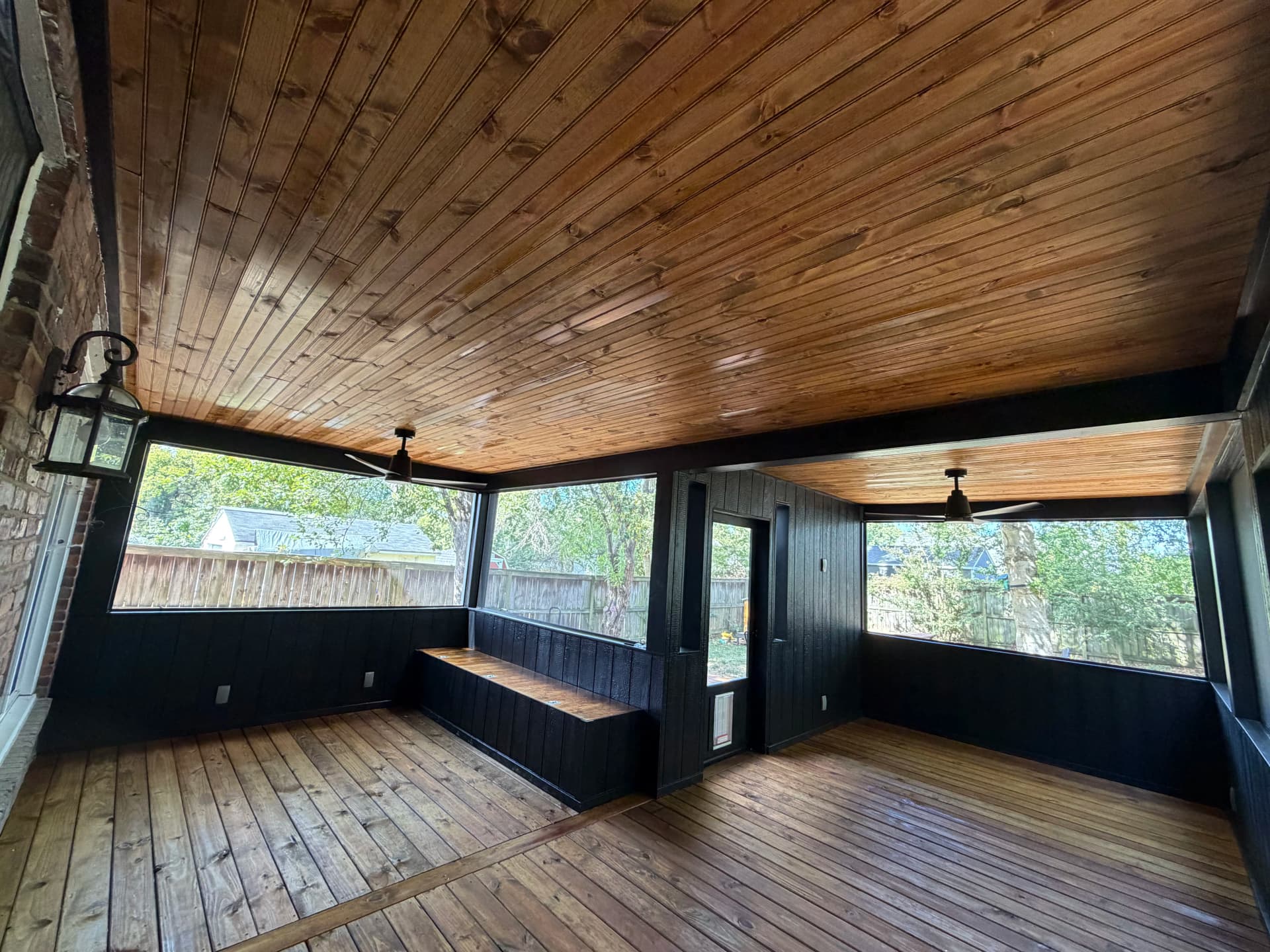 Gallery photos for Screen Room and Deck Combo That Actually Wows: Image #4