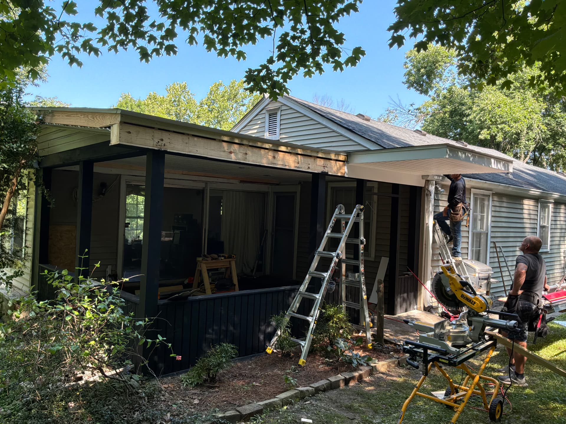 Gallery photos for Bellevue TN Screen Room Demo and Full Rebuild: Image #1